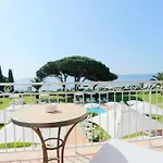 Hotell Les Rosiers Grimaud