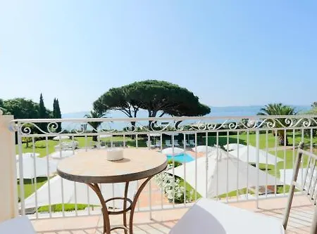 Hotel Les Rosiers Grimaud