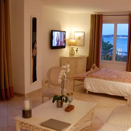 Les Rosiers Hotel