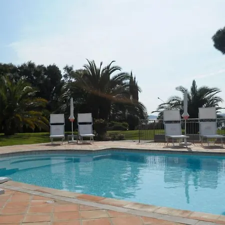 Les Rosiers Hotel