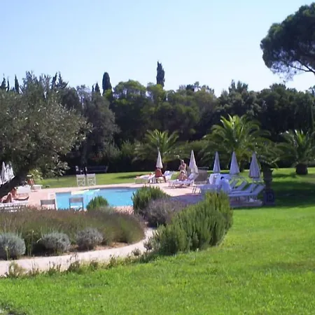 Hotell Les Rosiers Grimaud