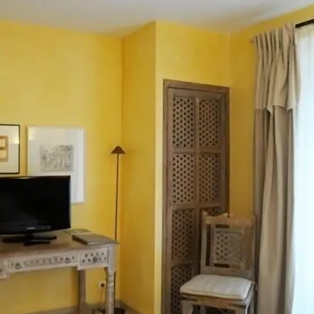 Hotel Les Rosiers 4*