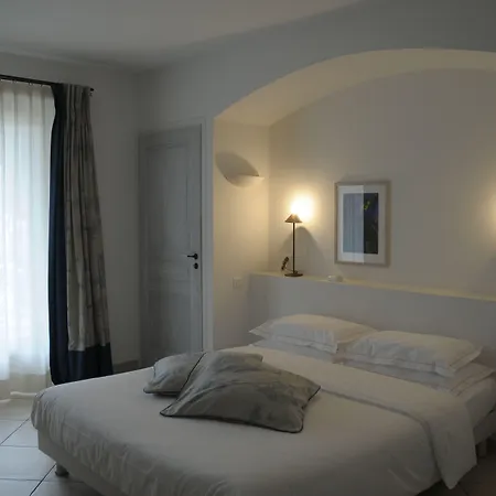 Les Rosiers Hotel 4*