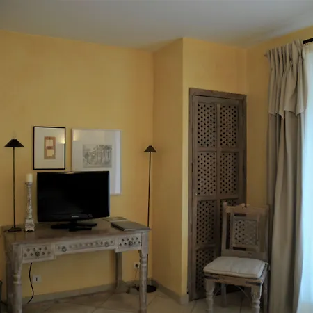 Hotel Les Rosiers 4*