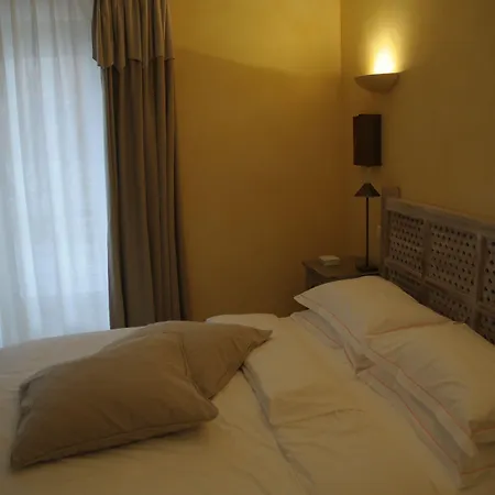 Hotel Les Rosiers Grimaud