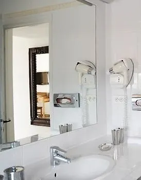 Hotel Les Rosiers Grimaud