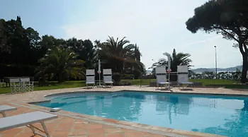 Hotel Les Rosiers 4*